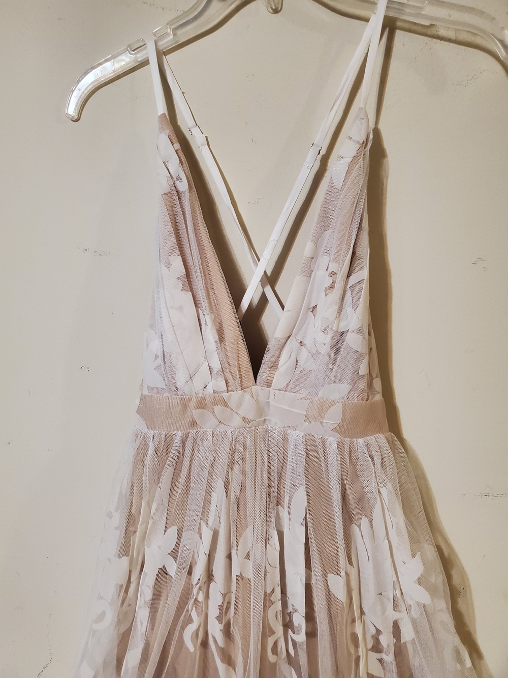 Elegant V-Neck White Lace Overlay Maxi Dress Nude - Picture 4 of 9